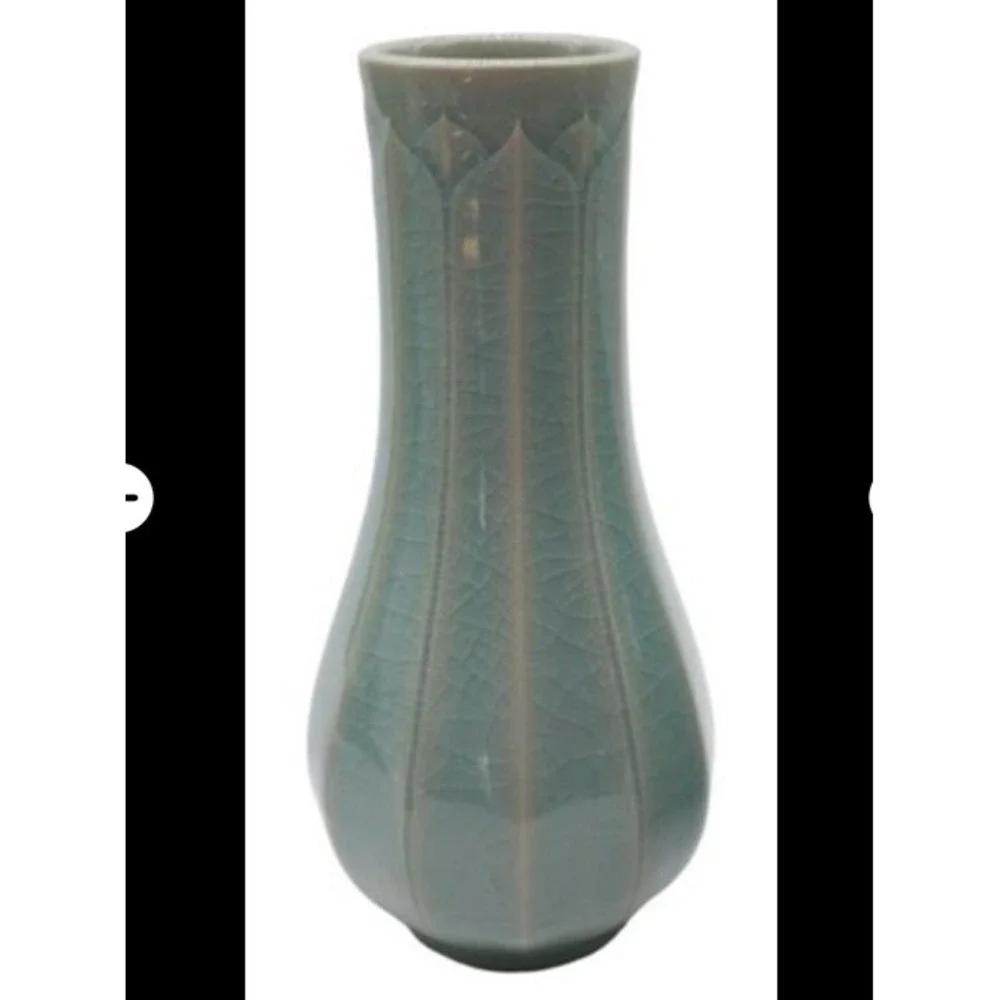 Chinese Crackle Vase Signed 7 1/2 Inches Tall Green